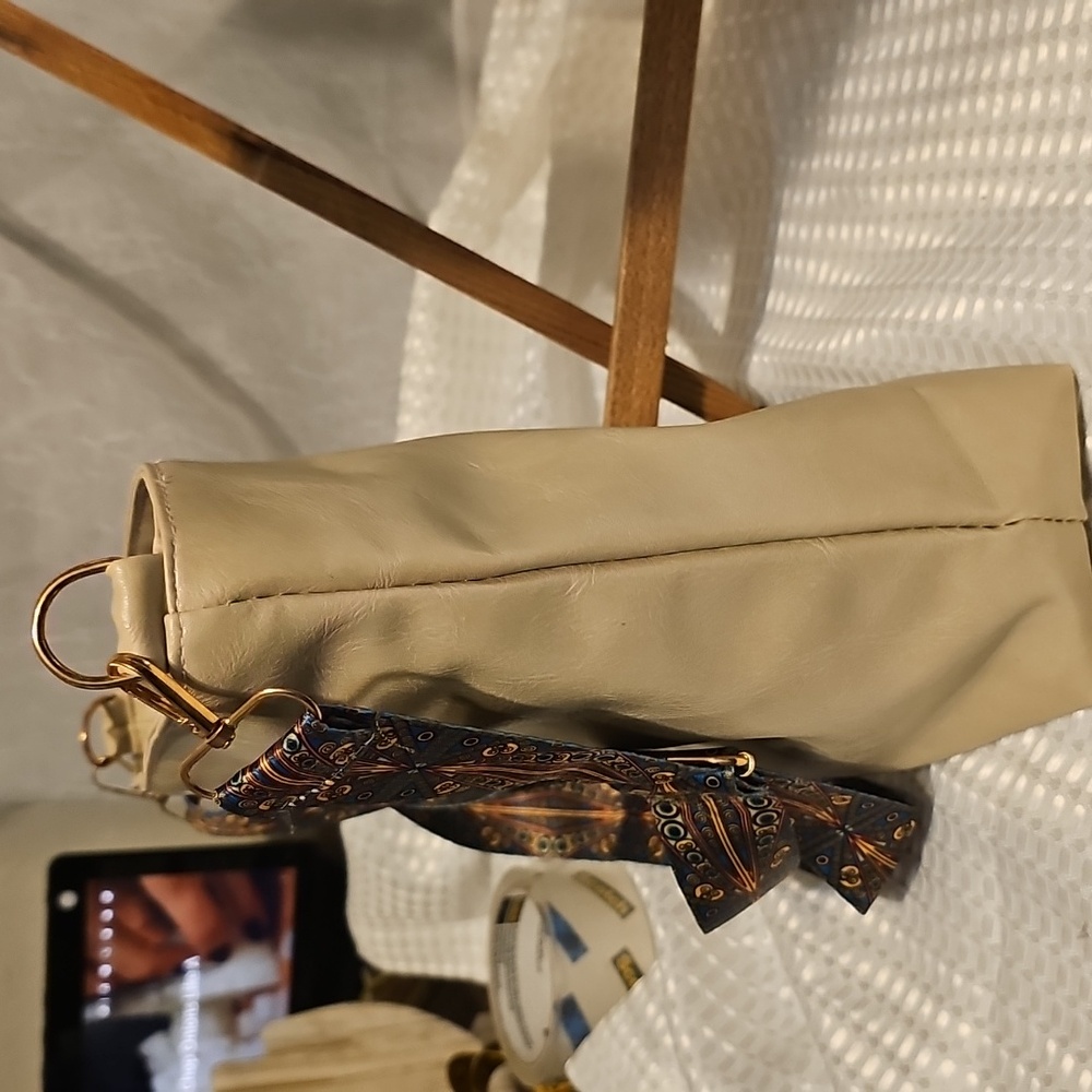Elegant Light Brown Faux Leather Tote Bag - Picture 4 of 9